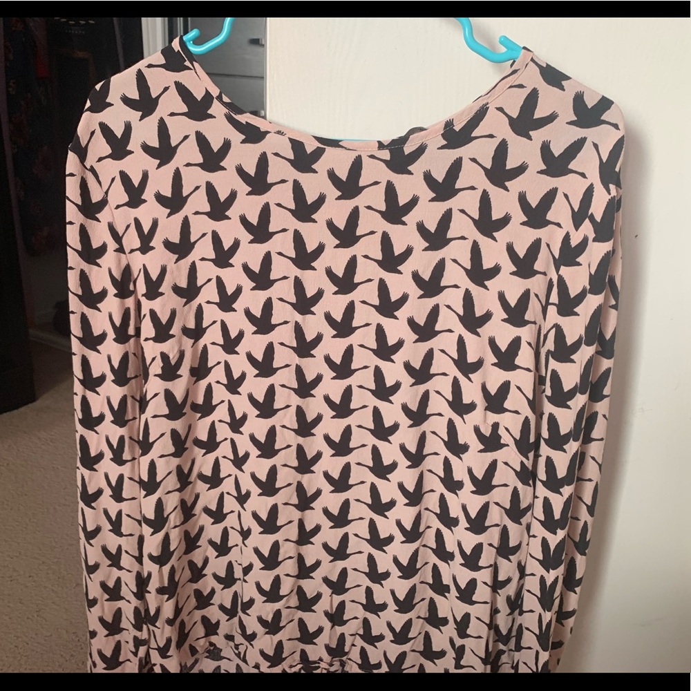 Pink top with birds🦋
